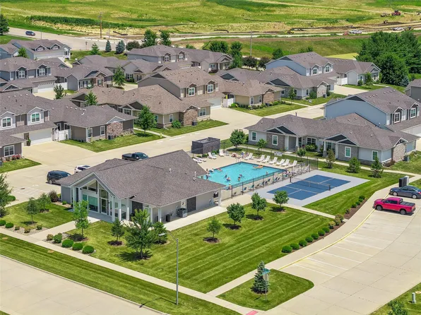 1283 S 91st St, West Des Moines, IA 50266