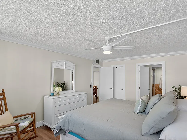 1237 Hillsboro Mile #407 — Photo 48
