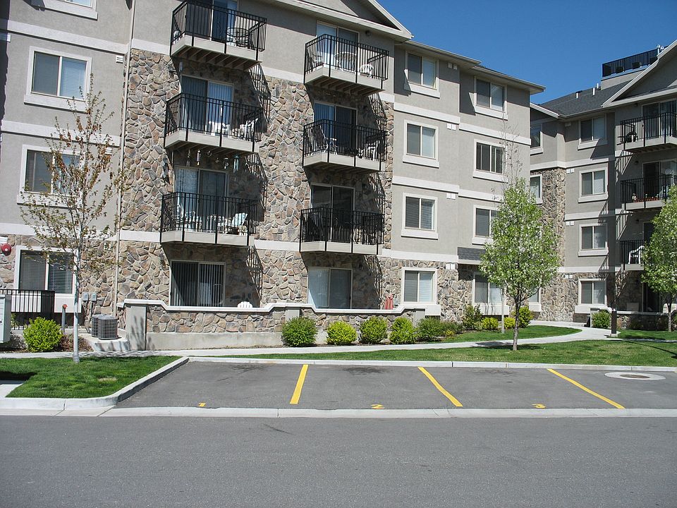 1st image of 1195 E Privet Dr #103