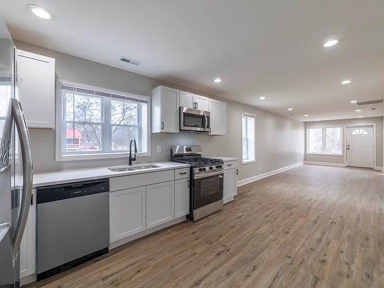 2545 Polk St — Photo 30