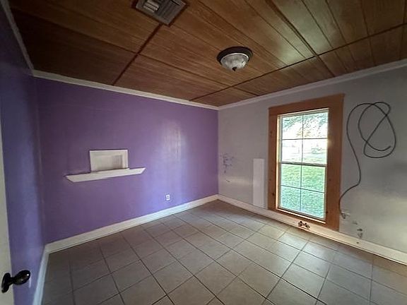 2nd image of 321 Iowa Ave