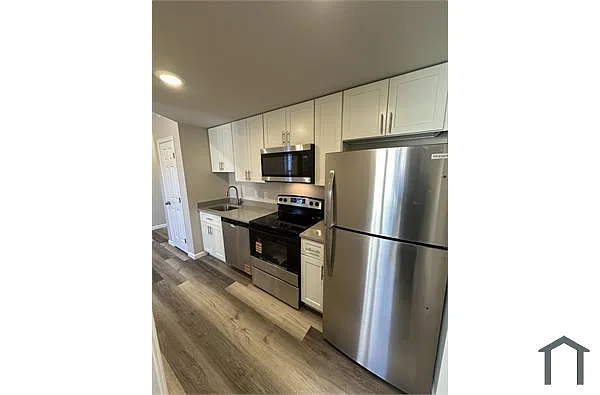 Building Photo - 1812 H Pl NE #2 BD