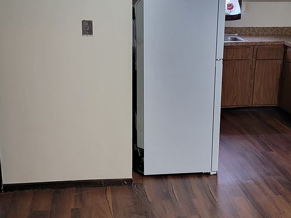 3rd image of 15708 Reynolds Ln APT 1AR