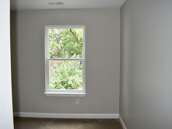 5th image of 423 E Ormsby Ave
