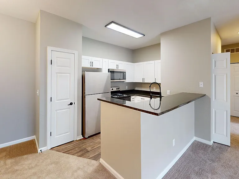 Jefferson Place Apartments — Photo 10