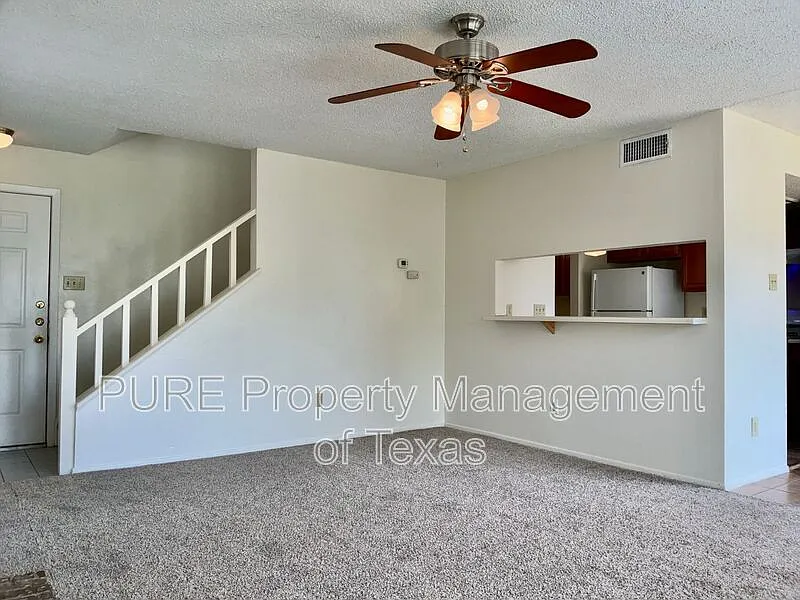 3 bed, 2.5 bath, 1407 sqft, $1,685 — Photo 4