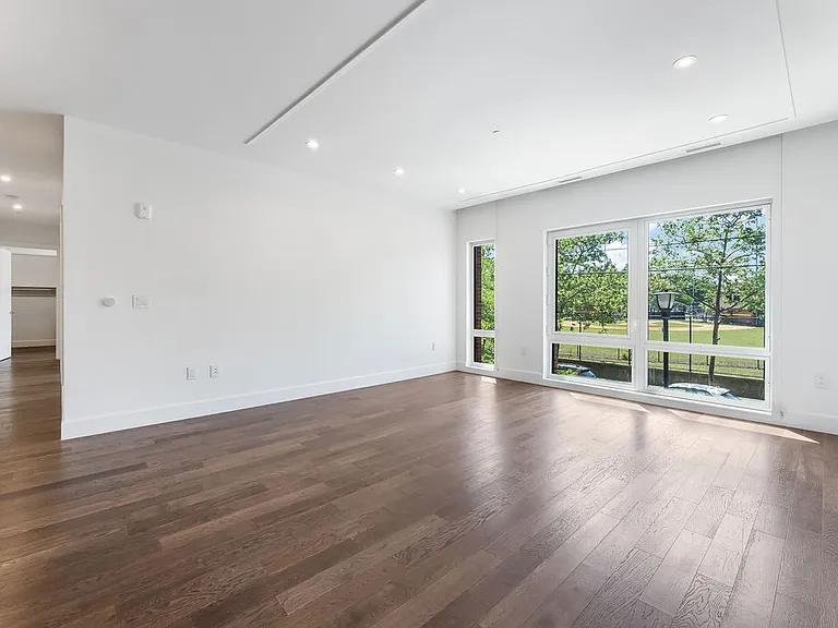 372 9th Luxury Rentals — Photo 46