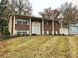 1212 Miremont Dr, Ballwin, MO