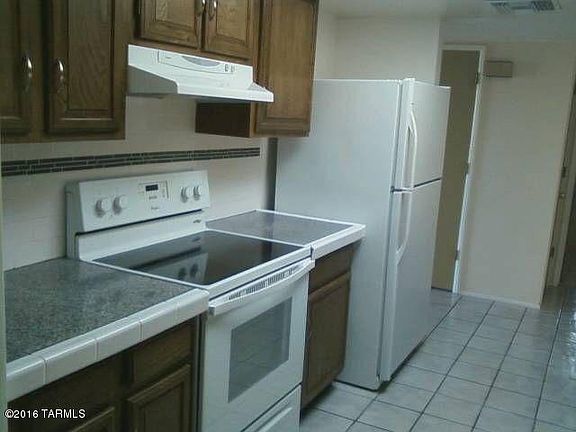 3rd image of 850 N Mann Ave