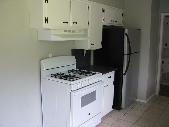 3rd image of 306 W Bass Ave