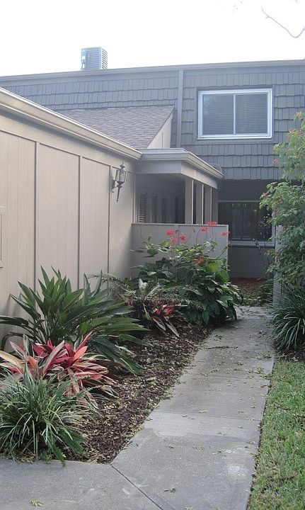 End unit Entrance