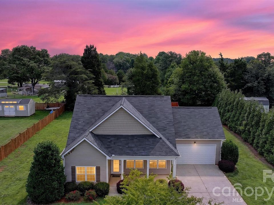 1st image of 990 Russell Ridge Dr