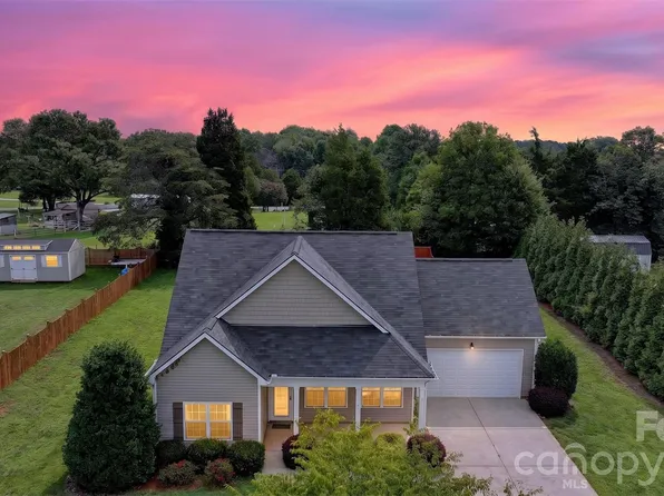 990 Russell Ridge Dr, Catawba, NC 28609