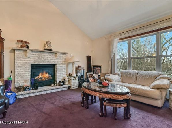 638 Lakeside Dr, East Stroudsburg, PA 18301