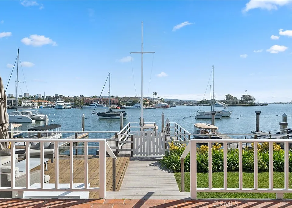 2732 Bayshore Dr
