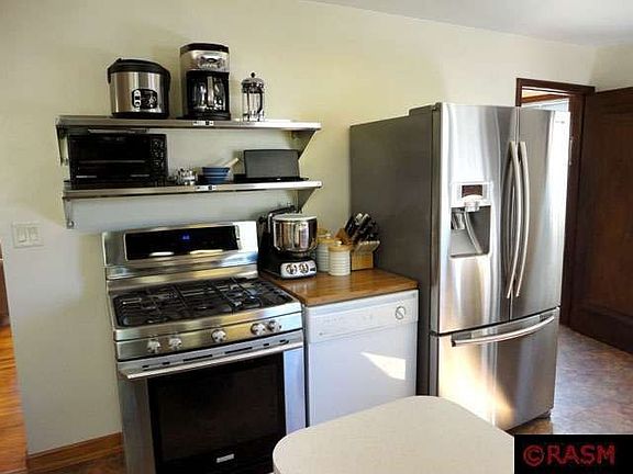 5th image of 329 James Ave