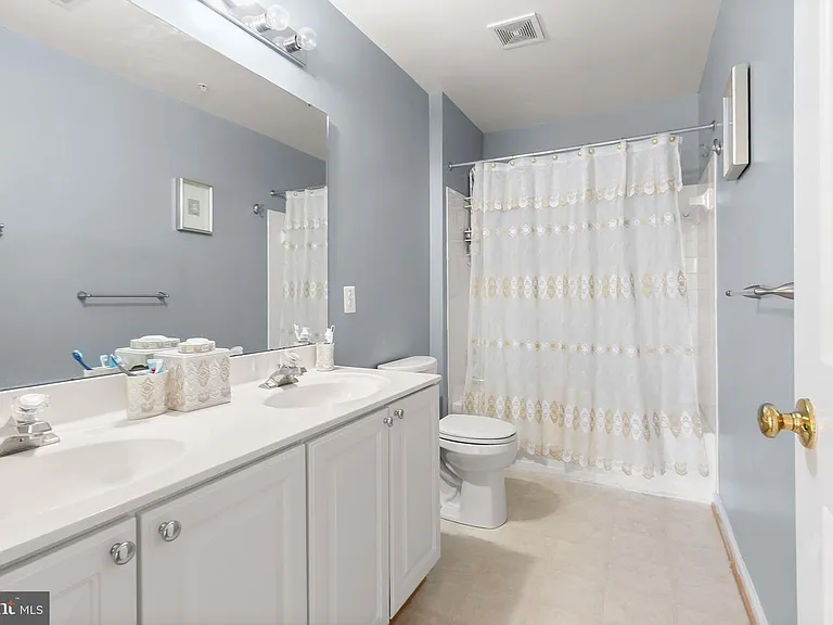 7202 Exbury Ct — Photo 44