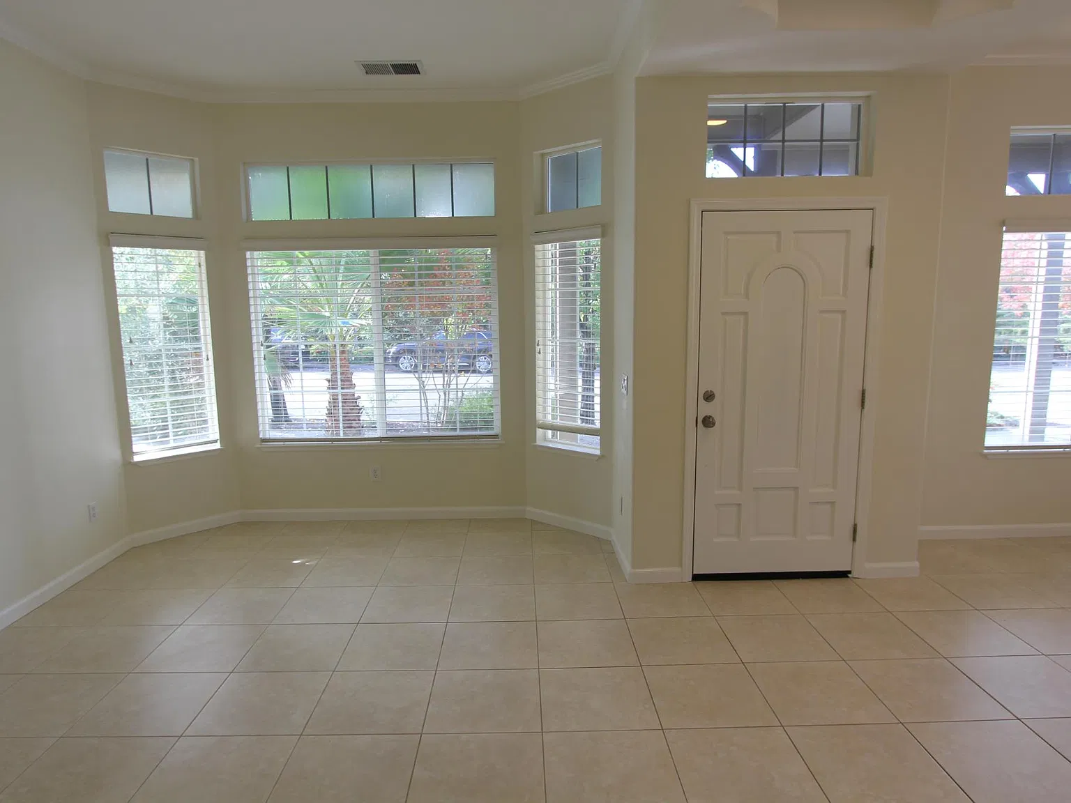 4 bed, 1888 sqft, $4,500 — Photo 3