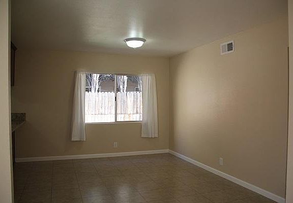 3rd image of 1024 W Orange Grove Ave