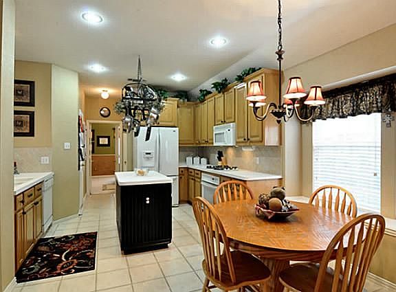 3rd image of 419 Suncreek Dr