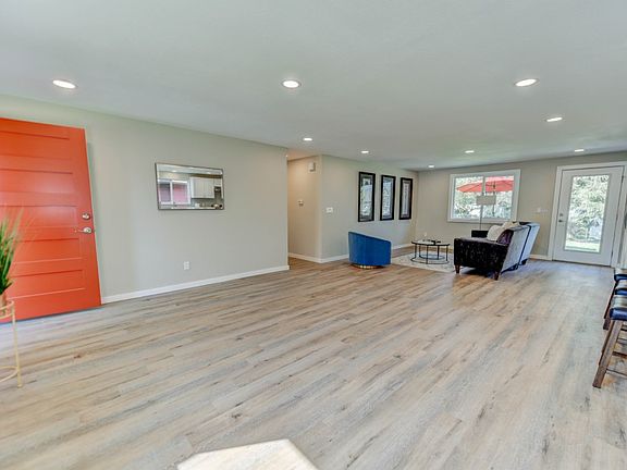 4th image of 612 16th St SE