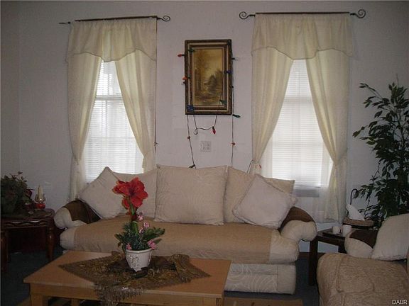 4th image of 27 Potomac St