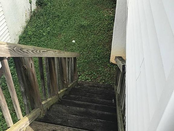 4th image of 812 Hanover Ave NW