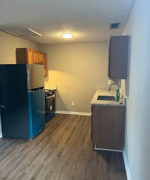 227 E Wilson St — Photo 11