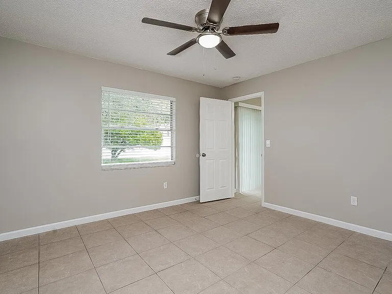 1070 Bridlewood Way — Photo 9
