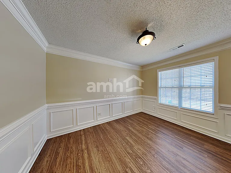 8111 Kingston Dr — Photo 6