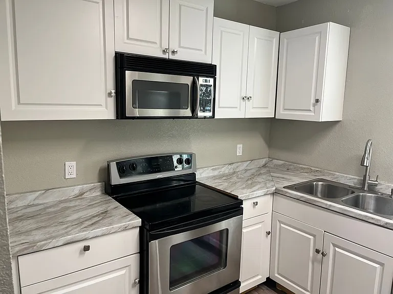 701 Tropic St — Photo 2