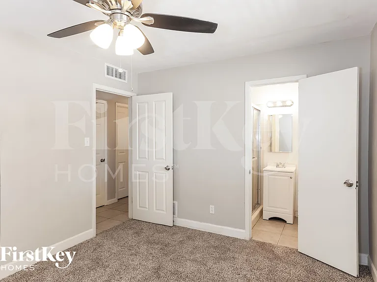 1233 W 16th St — Photo 9