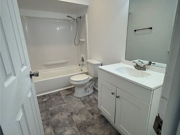 2nd image of 2708 Broadway APT 5