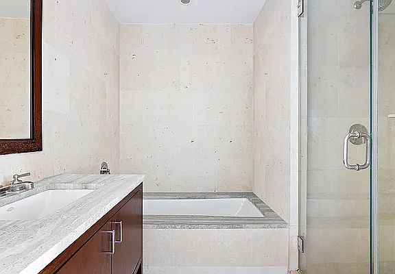 5th image of 100 Riverside Blvd APT 20E