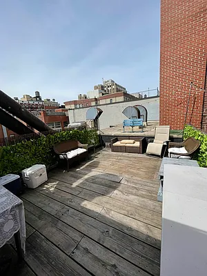 Rented by Weinstein Realty Group | media 8