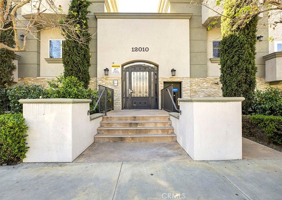 1st image of 12010 Magnolia Blvd #106