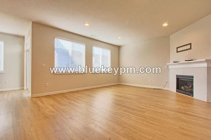 3 bed, 3.0 bath, 1652 sqft, $2,695 — Photo 4