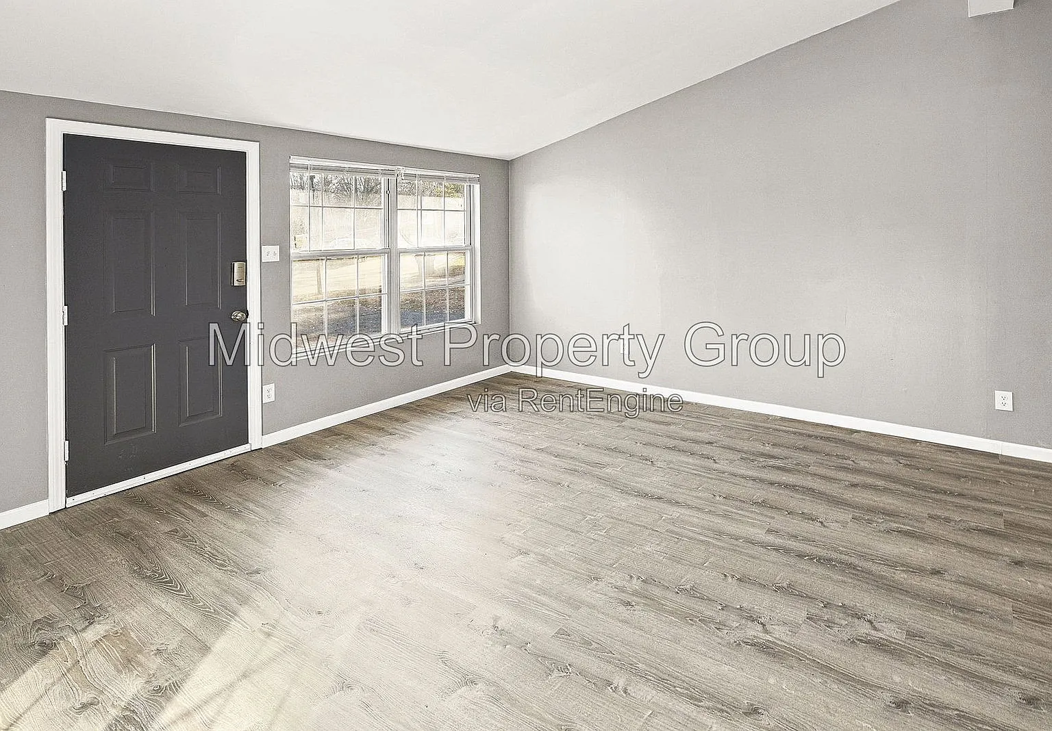 3 bed, 1.0 bath, 864 sqft, $1,325 — Photo 2