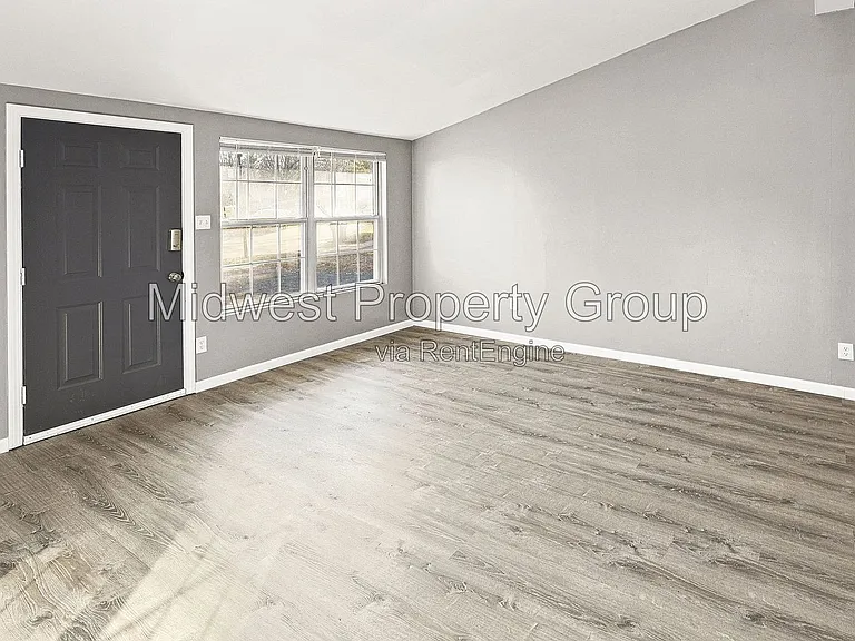 2857 Dawnview Dr — Photo 2