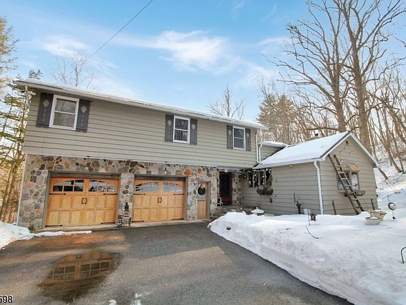 2nd image of 113 Stony Brook Rd