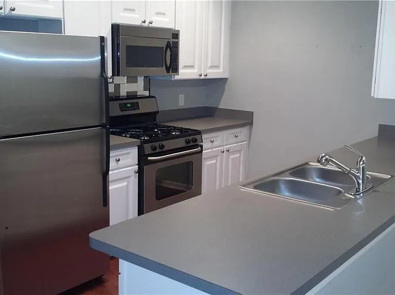2088 Arcadia Dr — Photo 6