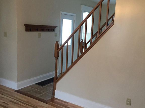 5th image of 2657 East Ave