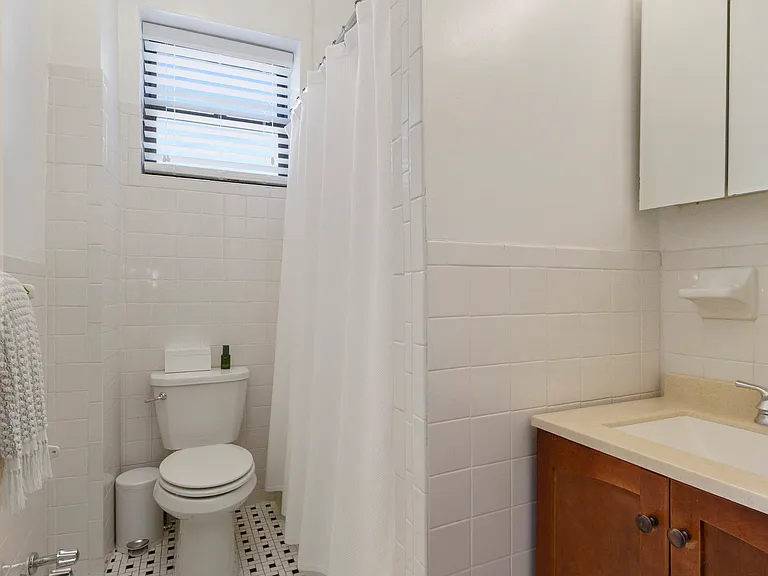 9 E 10th St #5F — Photo 12