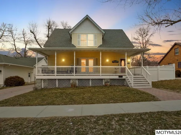 1308 2nd Ave N, Clear Lake, IA 50428