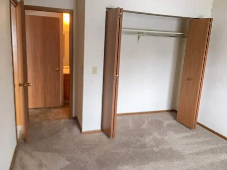 Southampton Apartments — Photo 24