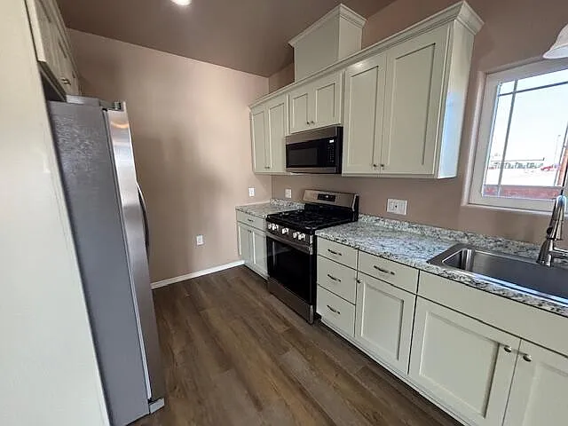 3 bed, 2.5 bath, 1728 sqft, $2,300 — Photo 4
