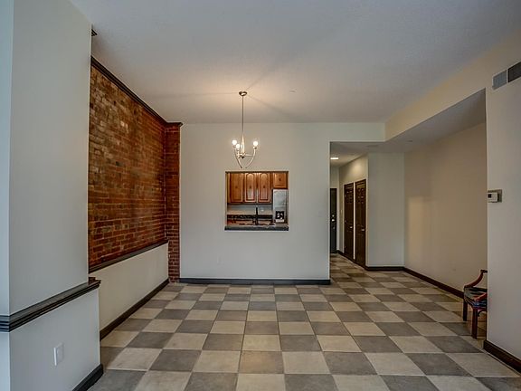 4th image of 10 N Main St APT 401