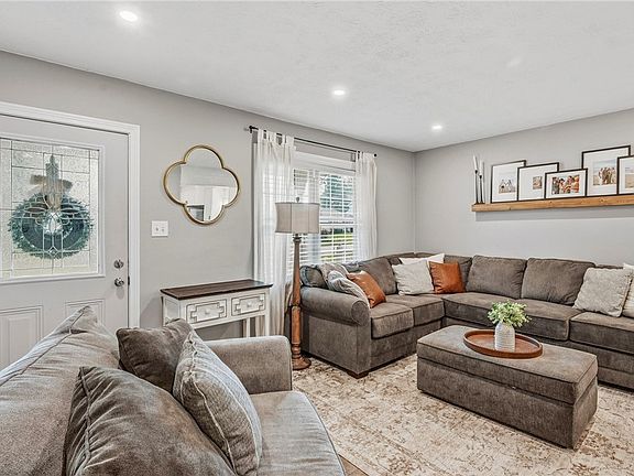 5th image of 332 Caroline Ave