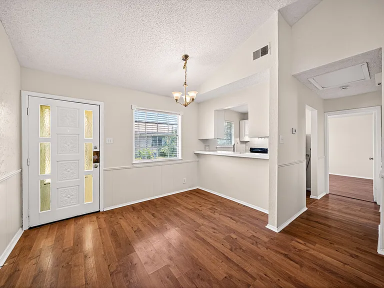 208 Bexar Dr — Photo 18