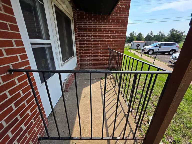 2805 Thomas Dr — Photo 11